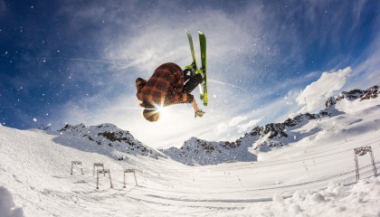 踢球者权威评级，维尔茨荣膺下半程洲际级攻击中场榜首 穆西亚拉稳居前四