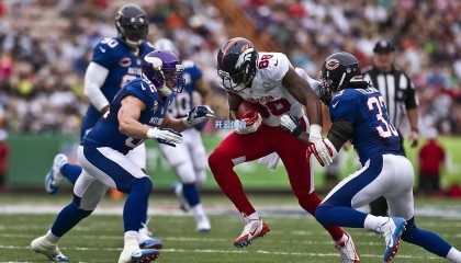 铁卫双响定乾坤！巴萨客场2-1力克法兰克福，逆境中显韧性