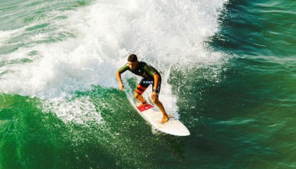 季后赛已在咫尺？火箭轻松赢球，灯泡组合却都被他打服